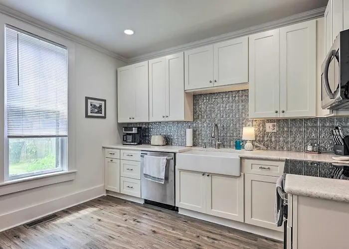 Pet-Friendly Greenville Home With Private Yard