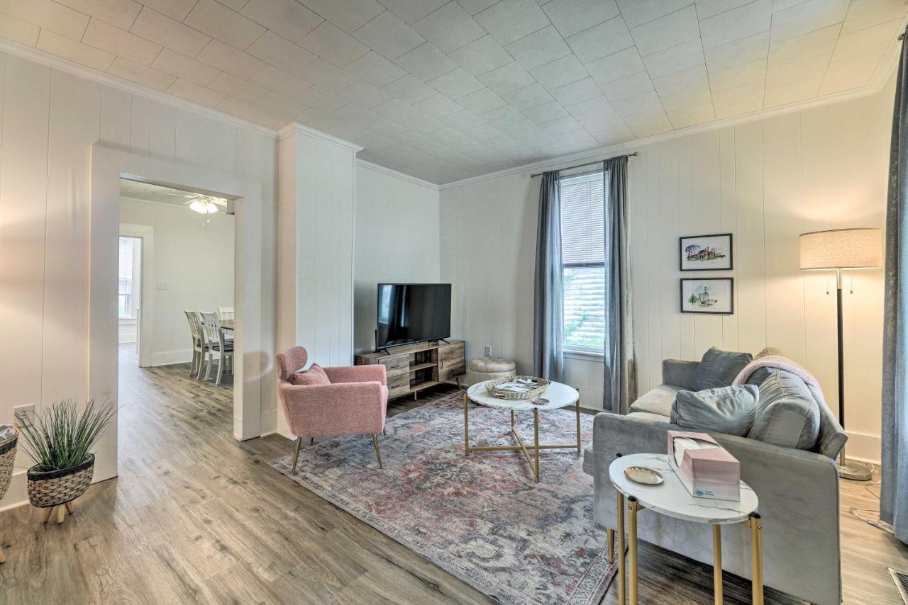 Hébergement de vacances Pet-friendly With Private Yard